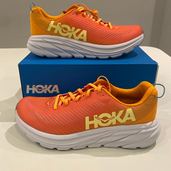 Hoka Rincon 3 Sneaker in Camellia / Radiant Yellow sizes 8, 9 New in Box - Picture 4 of 9